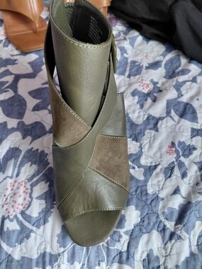 Women's Olive Green Strappy Open-Toe Sandal